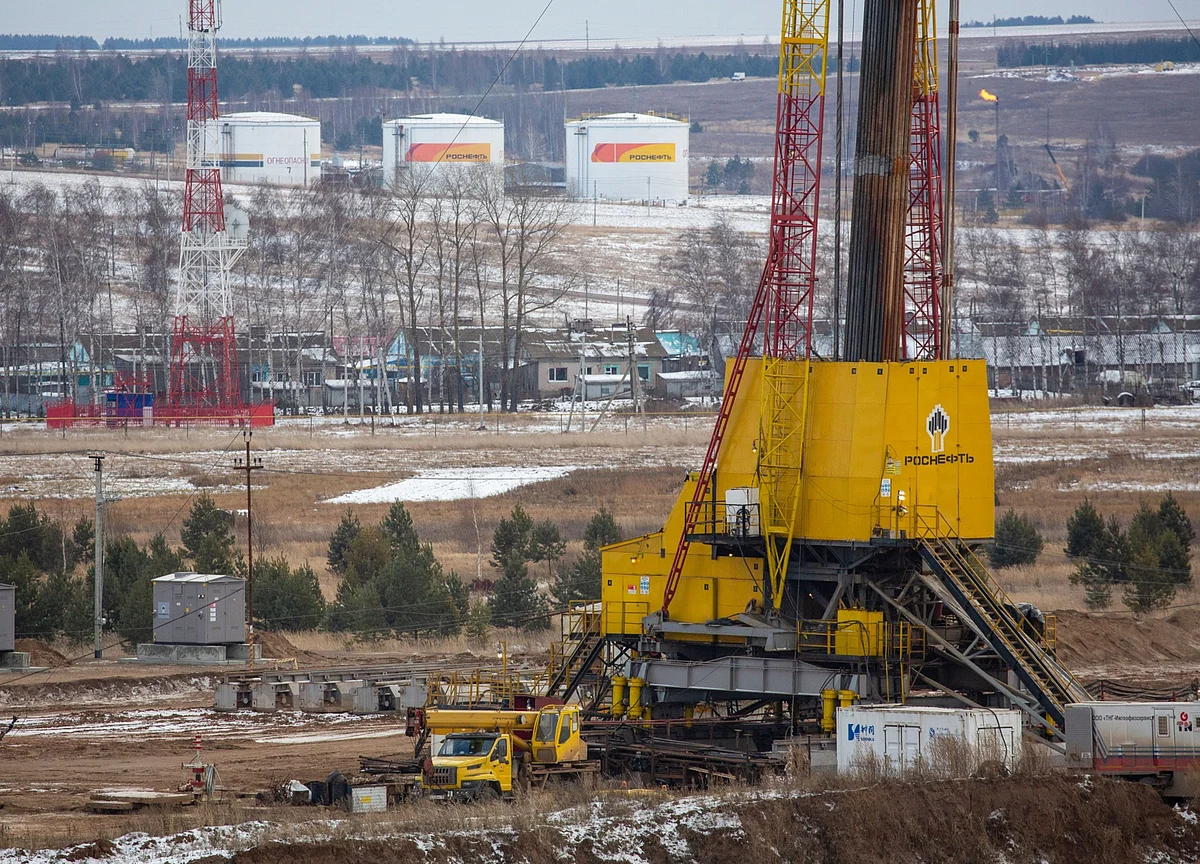 Oil Slips With New Coronavirus Strain Threatening Fuel Demand