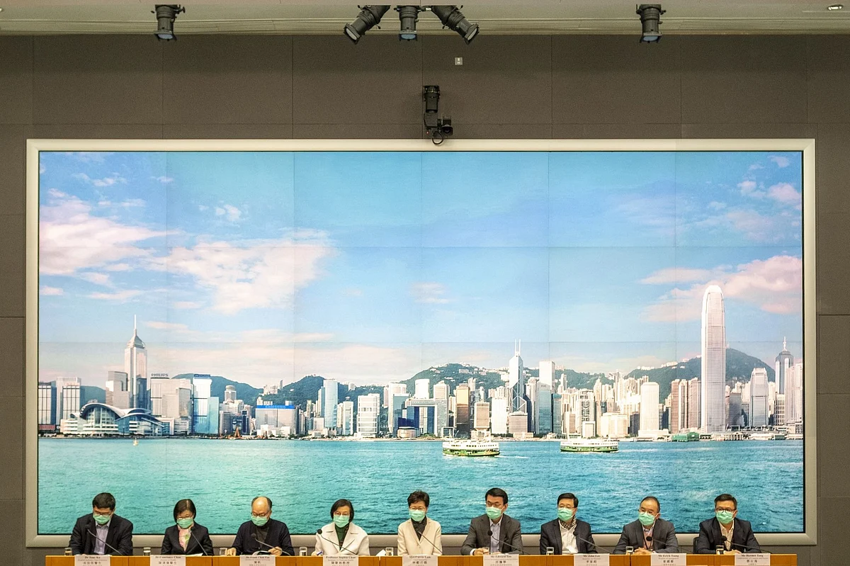 Hong Kong Chief Executive Carrie Lam unveils travel restrictions and border checks at a news conference on Jan. 28. Photographer: Justin Chin/Bloomberg 
