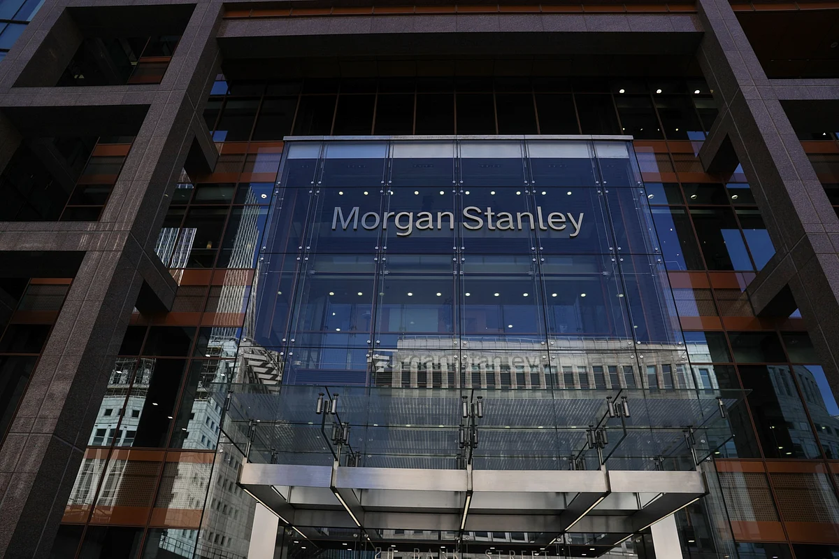 Goldman, JPMorgan to Delist Some Products in Hong Kong