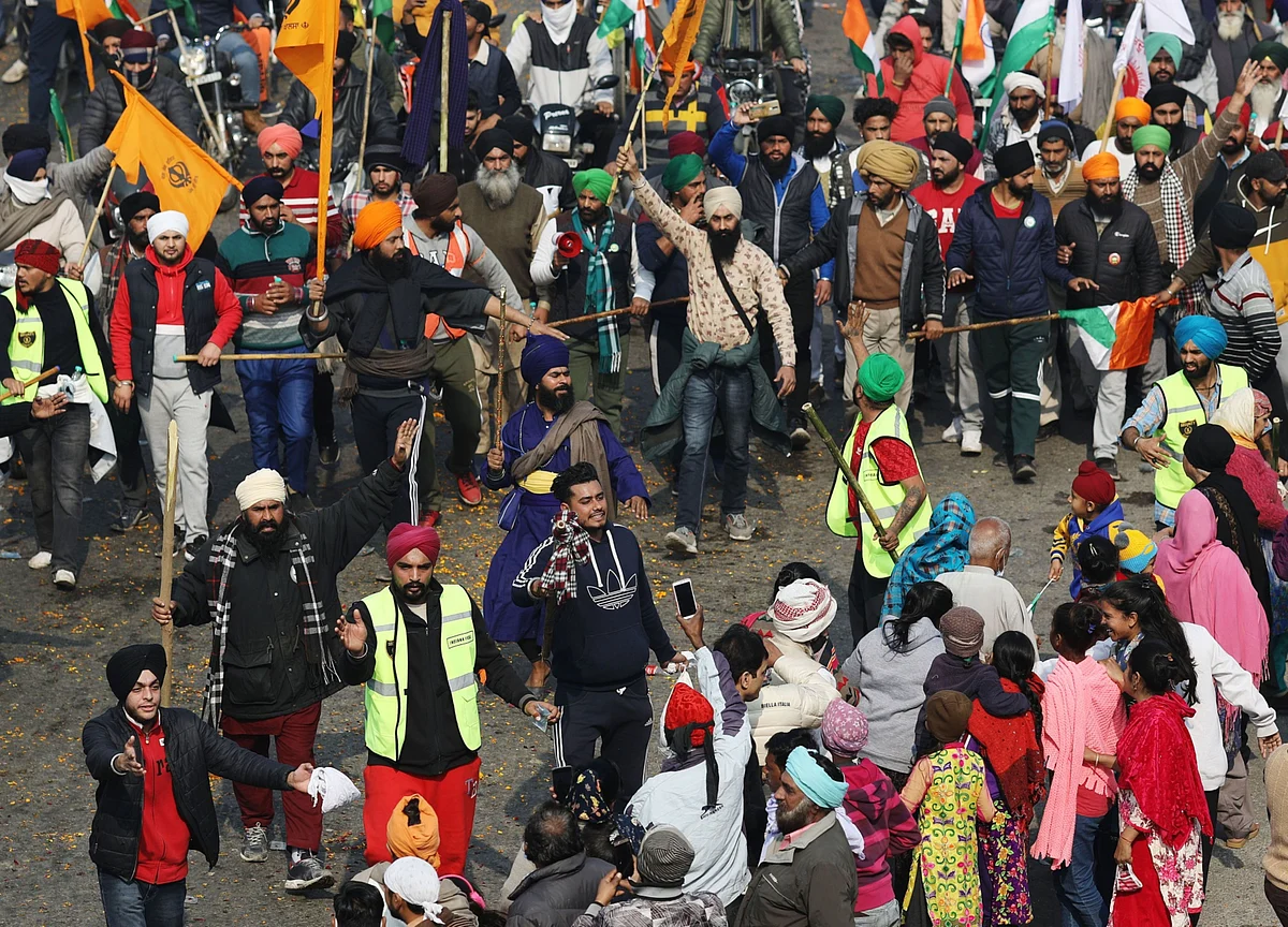 Farmers’ Protest: Crowd Swells At UP Gate, ‘Excess Force’ Removed