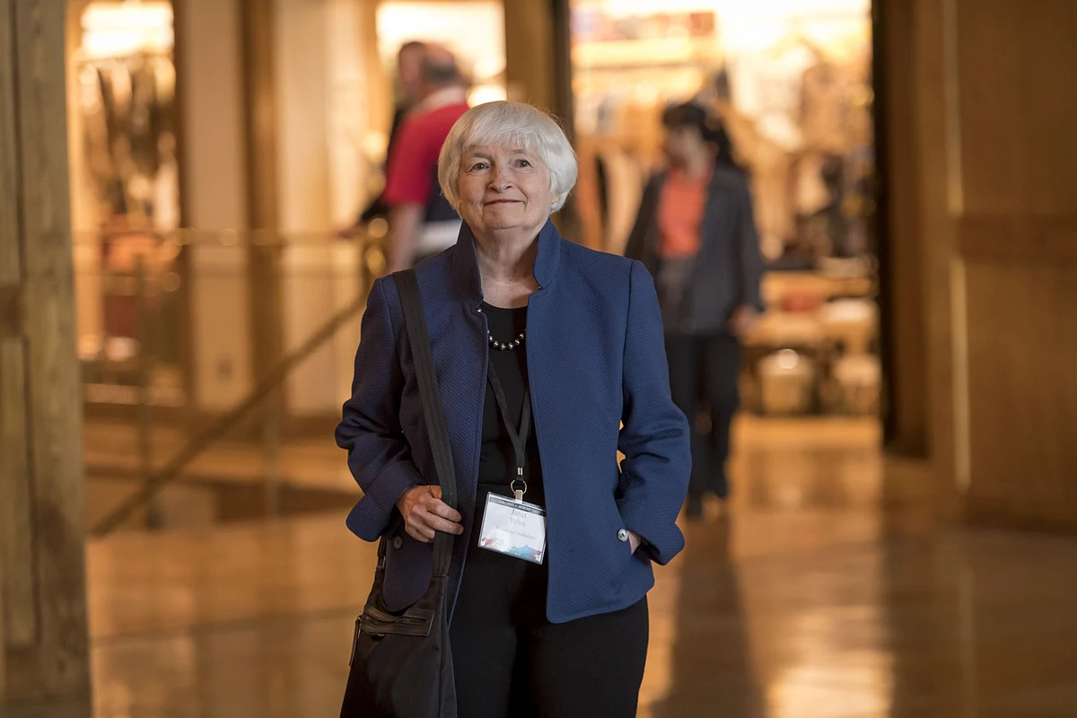 Fed’s 2015 Records Show Yellen Misjudged Room for Job Gains