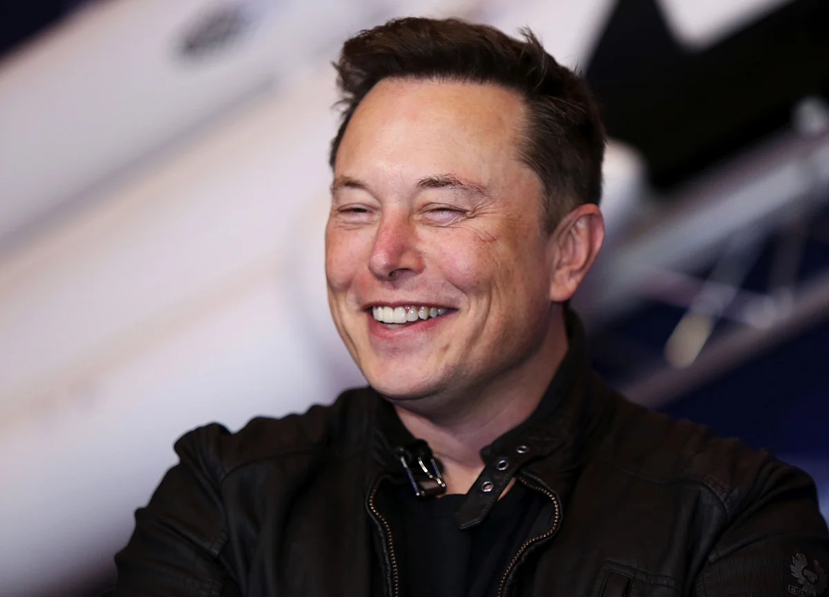 World’s Richest Men, Musk and Bezos, Fight Over Satellite Fleets