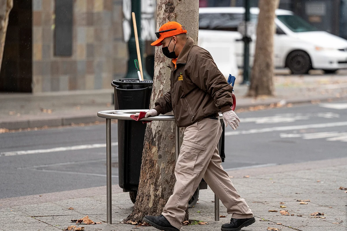 U.S. Covid Deaths May Sustain Near-Record Pace Through January