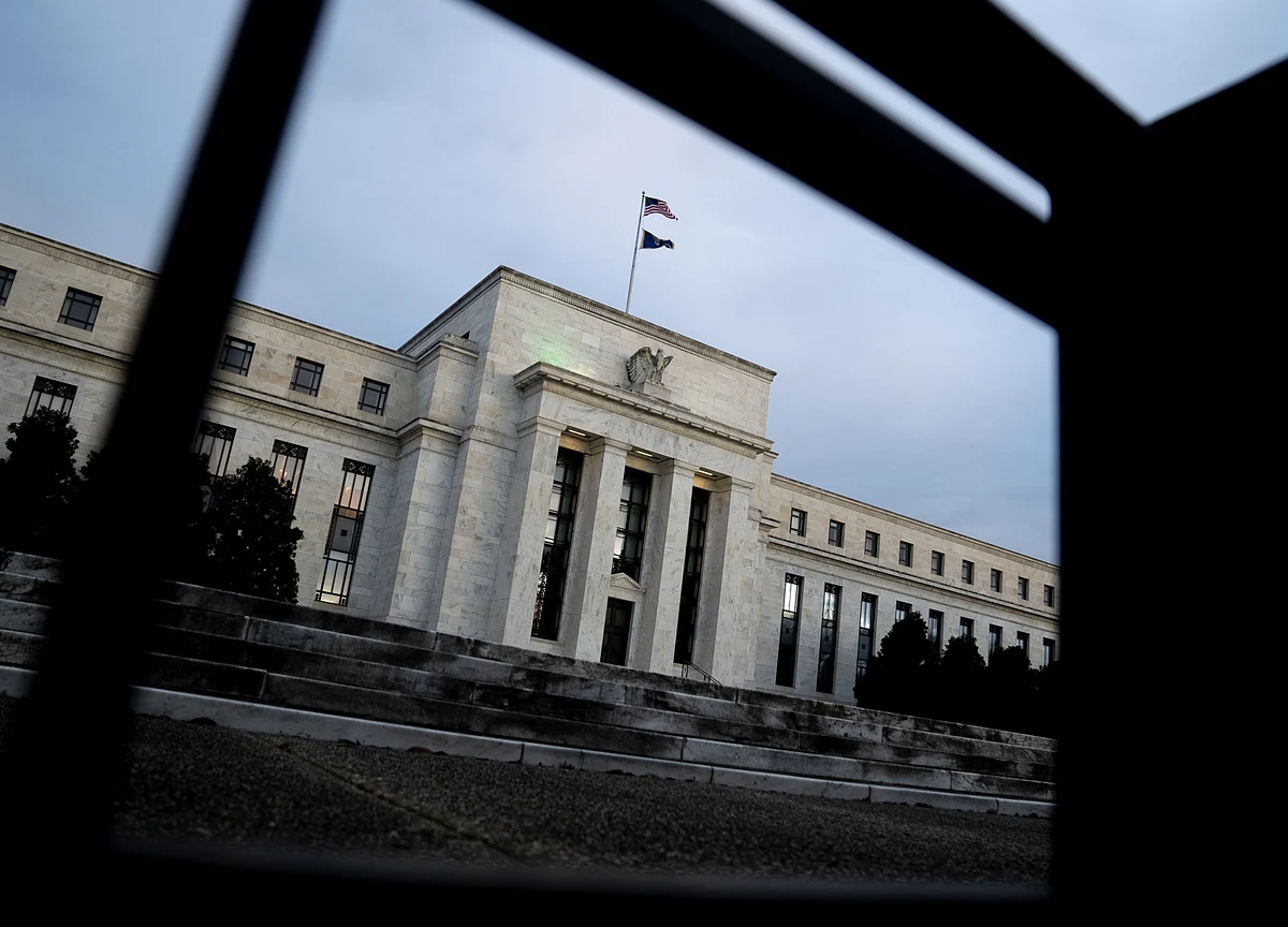 Powell Says No Bond Taper for ‘Some Time’ as Recovery Moderates