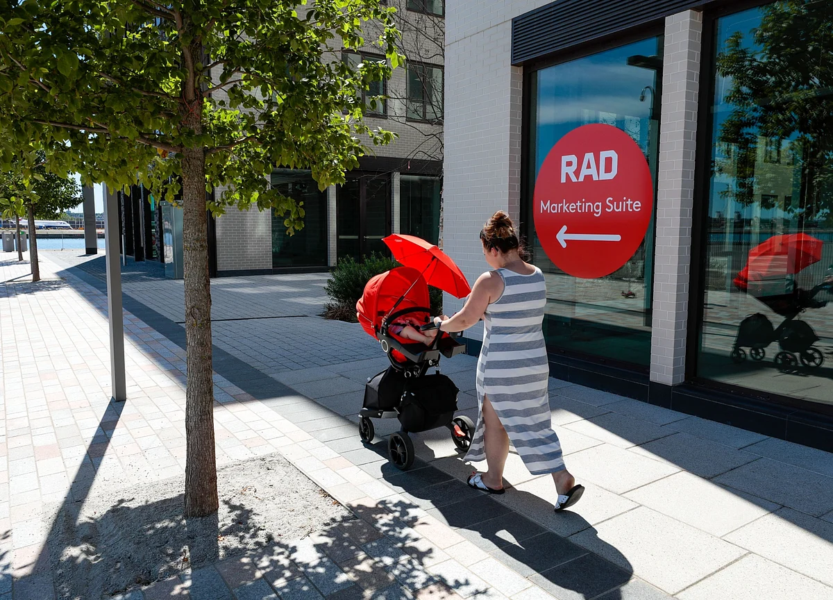 Covid Baby Bust Predicted Amid U.K.’s Economic Slump