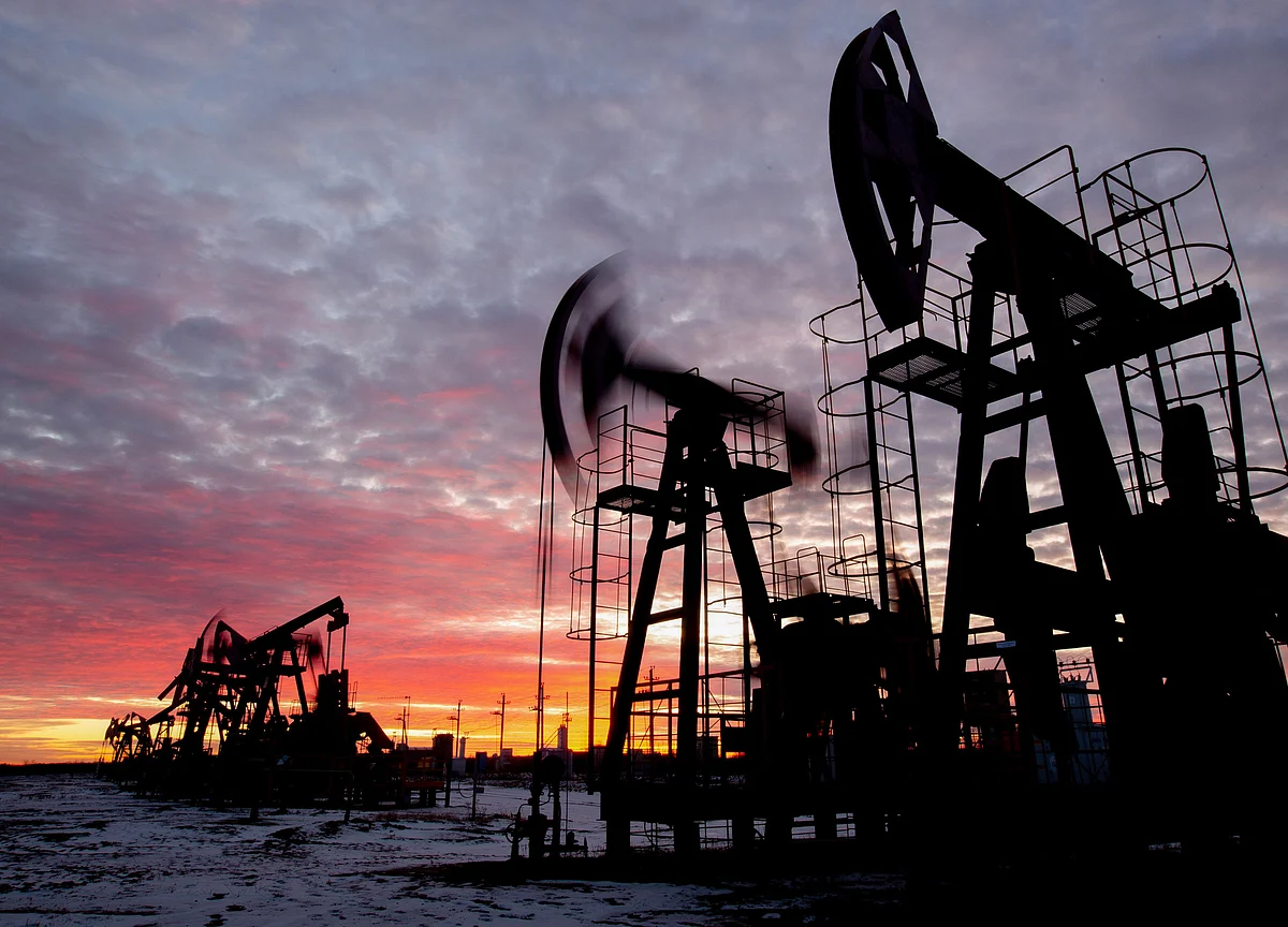 Oil Pares Gains With Weaker Equities Overshadowing Supply Drop