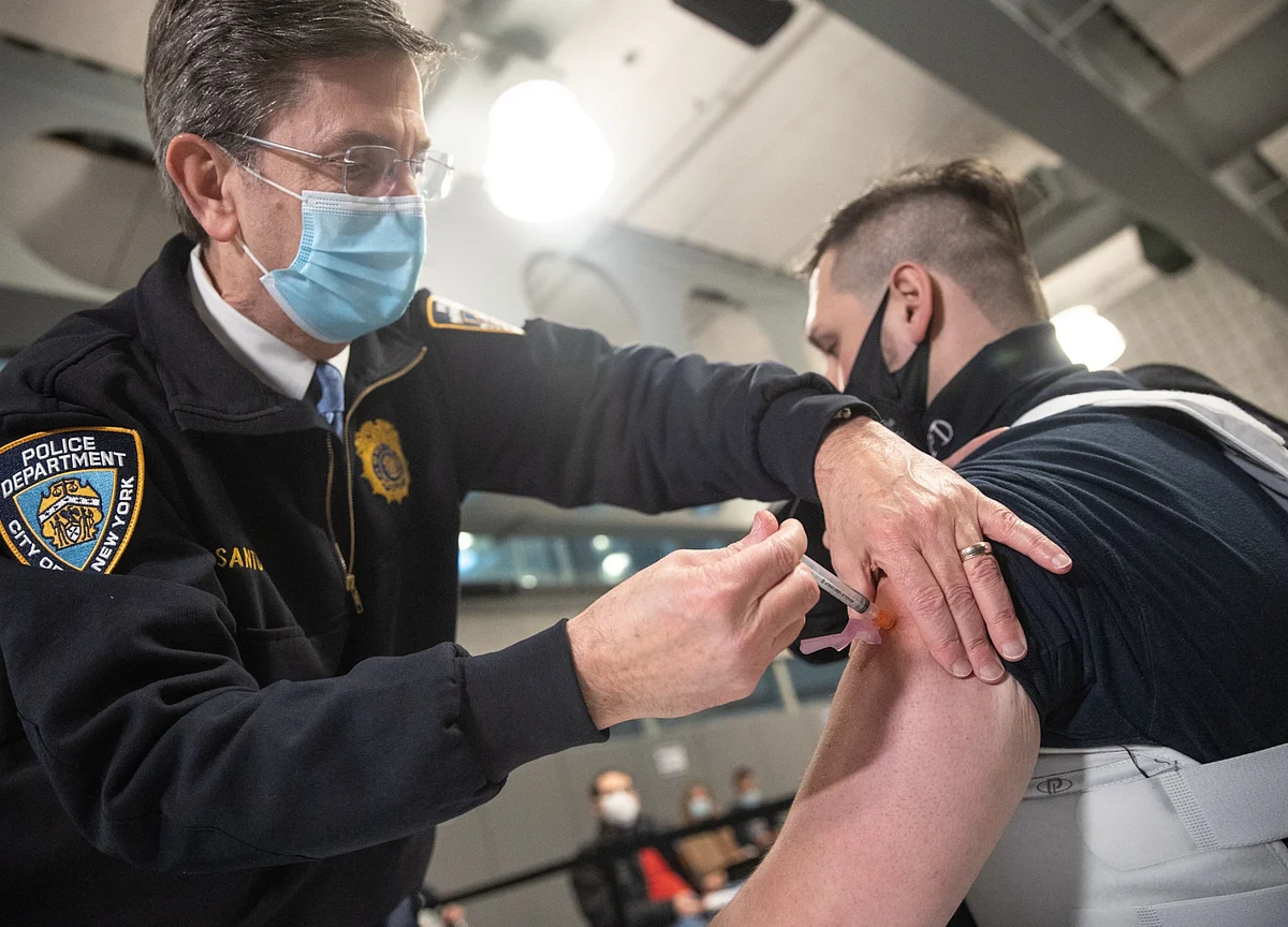 Delay the Second Covid Vaccine Shot? What Experts Say