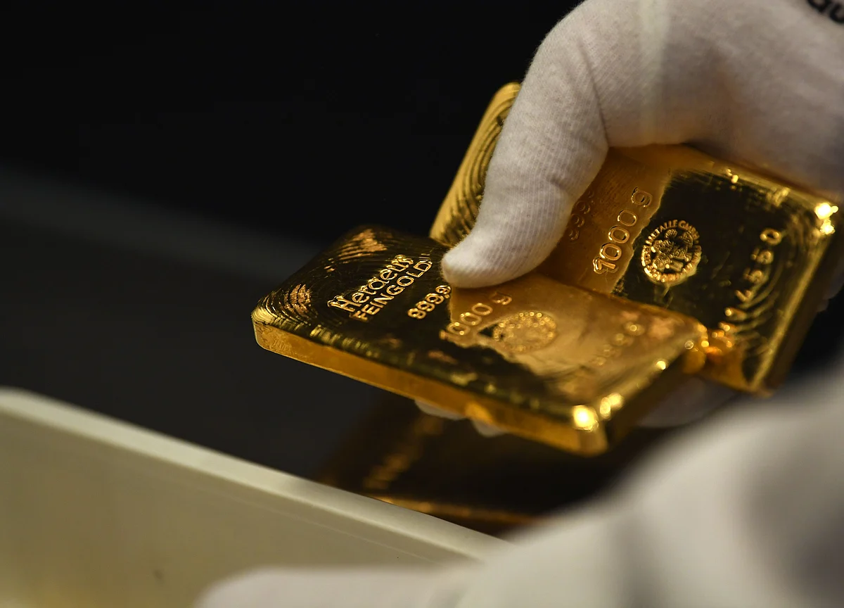 Gold Edges Up From December Low With Focus on Stimulus, Dollar