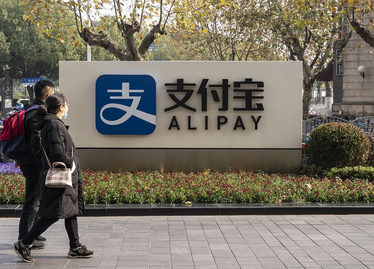Trump Targets Ant’s Alipay, WeChat Pay in Latest App Bans