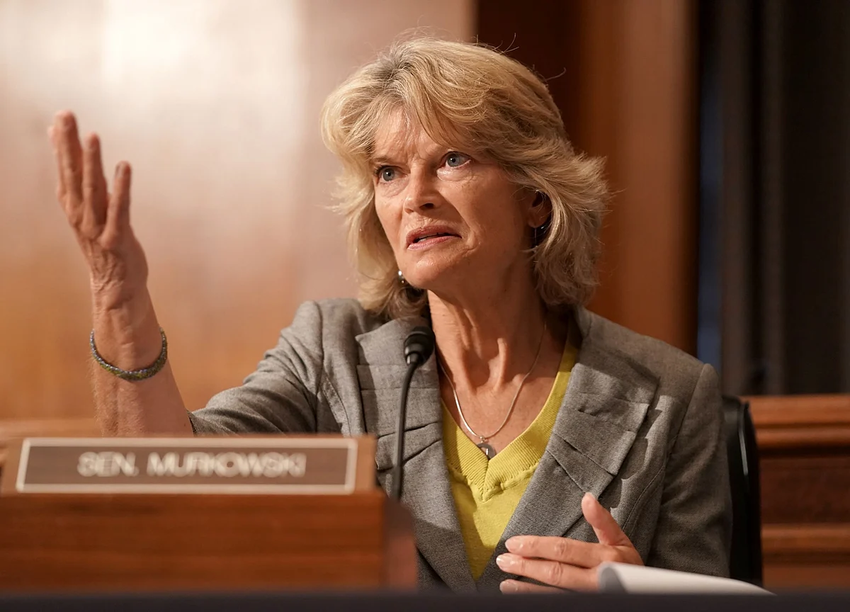 GOP Senator Murkowski Says Trump Should Resign Before Jan. 20