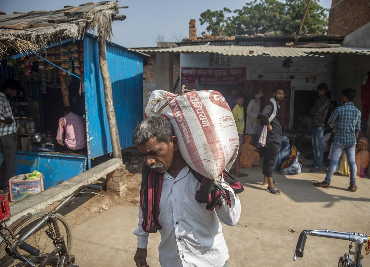 India’s Poor Are Eating Into Their Savings, Thanks To High Inflation And Covid-19