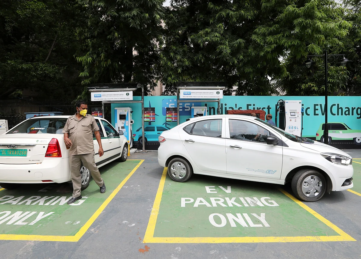 EVs to Overtake Gas Guzzlers in India by 2030, Mahindra Says