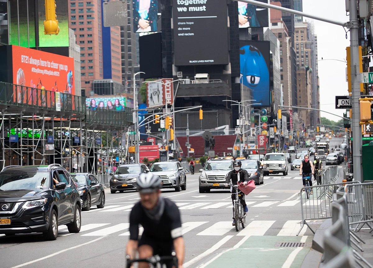 New York Traffic Thins as Virus Shunts Hopes for Prompt Recovery