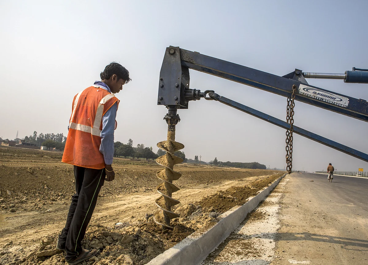 India Considers Creating Bank With $13.7 Billion Equity Capital to Fund Roads