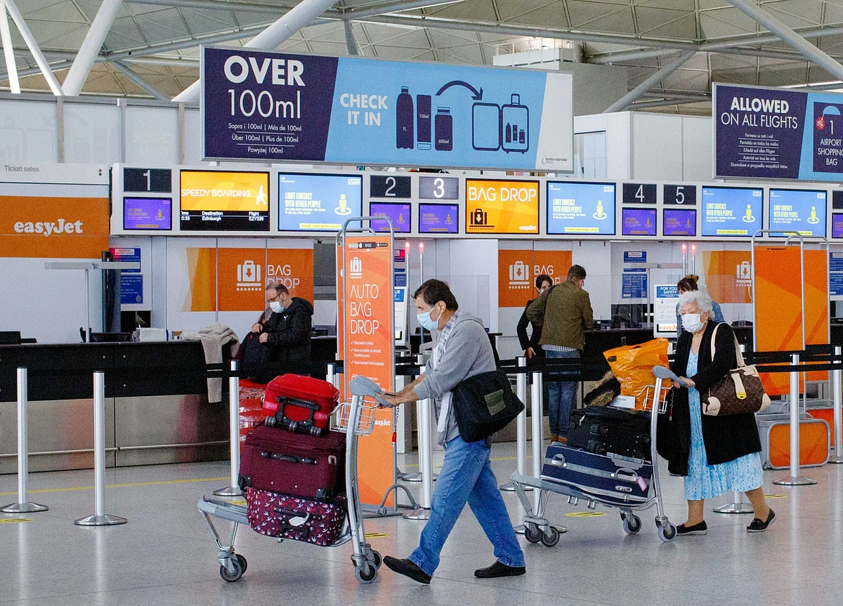 U.K. Imposes Mandatory Covid Tests on All Incoming Travelers