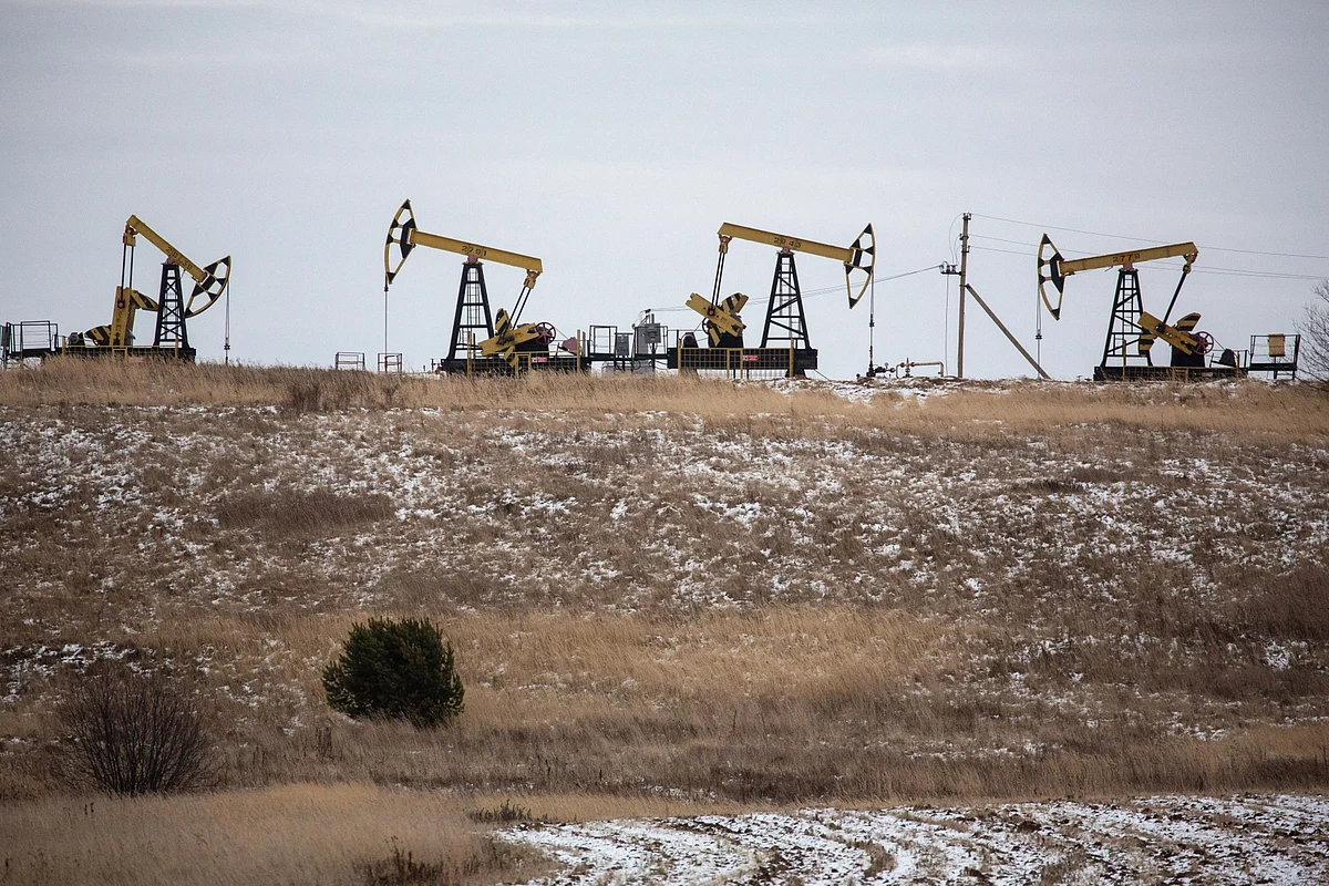 OPEC+ Warns of Risk to Oil Recovery as Group Plots Next Move