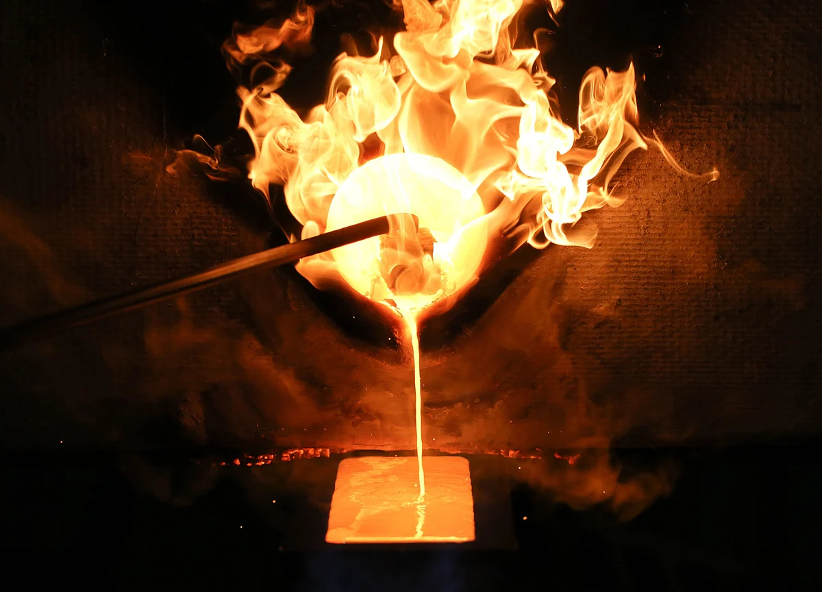 Gold Set for Worst Start to Year in a Decade as Dollar Ascends