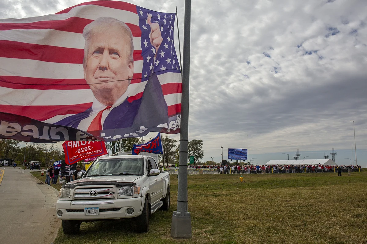 Trump White House Steers Away From Controversial Pardon: Himself