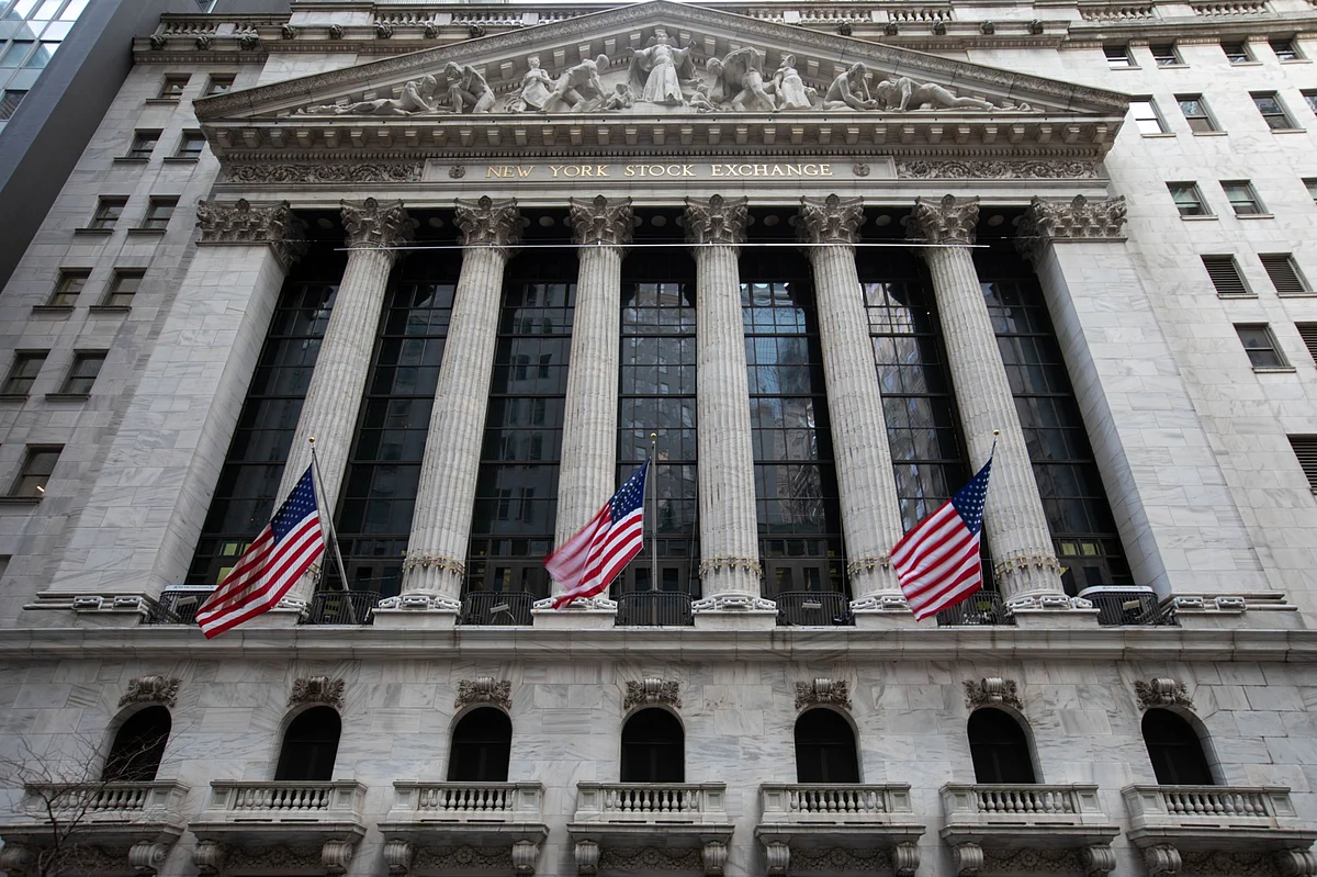 Fed Officials Saw Bond-Buying Pace Continuing for ‘Some Time’