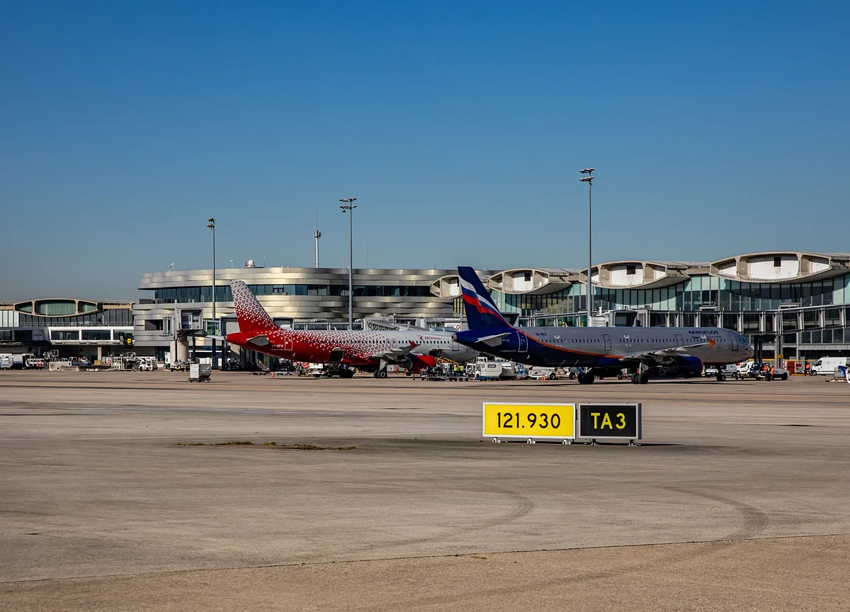 Boeing 777 Makes Emergency Moscow Landing With Engine Issue