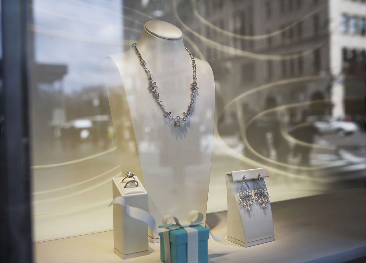 U.S. Jewelers Brace for Valentine’s Day Without a Stimulus Boost
