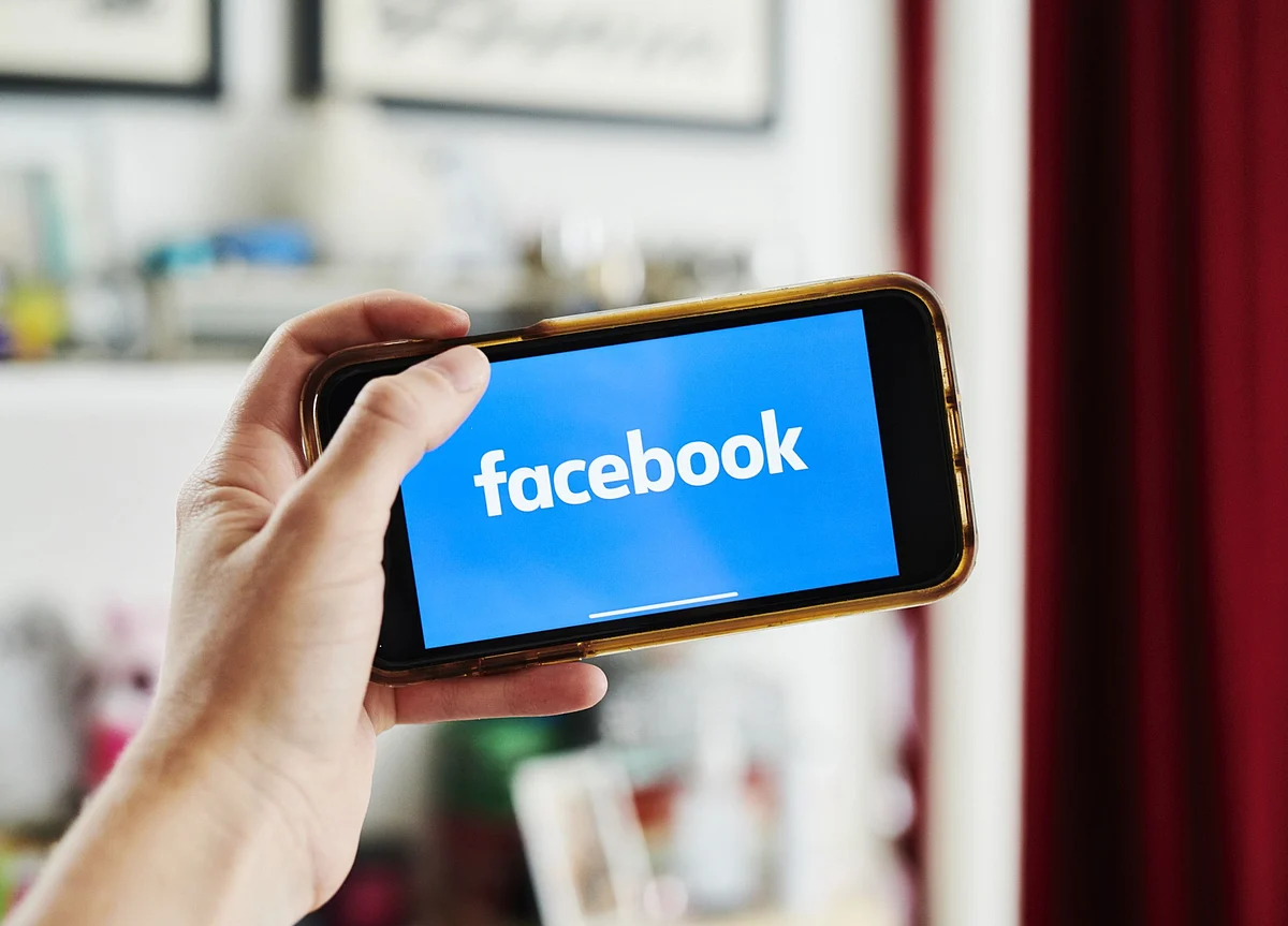 Facebook Tests Pop-Up for iPhone Users Before Ad Tracking Update