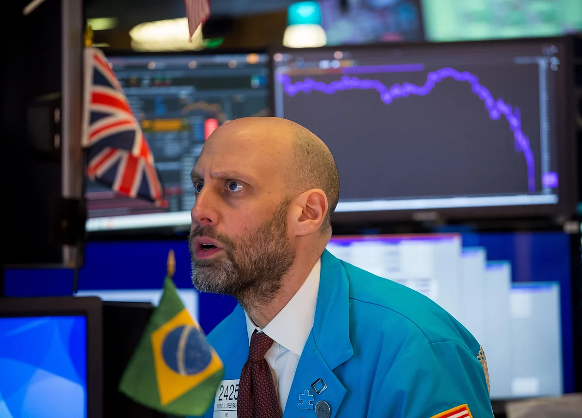 Bonuses to Disappoint Bankers After Banner Year for Finance