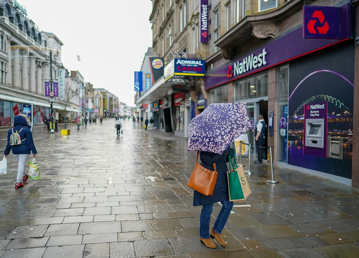 Virus May Have Cost U.K. GDP 260 Billion Pounds in 2020