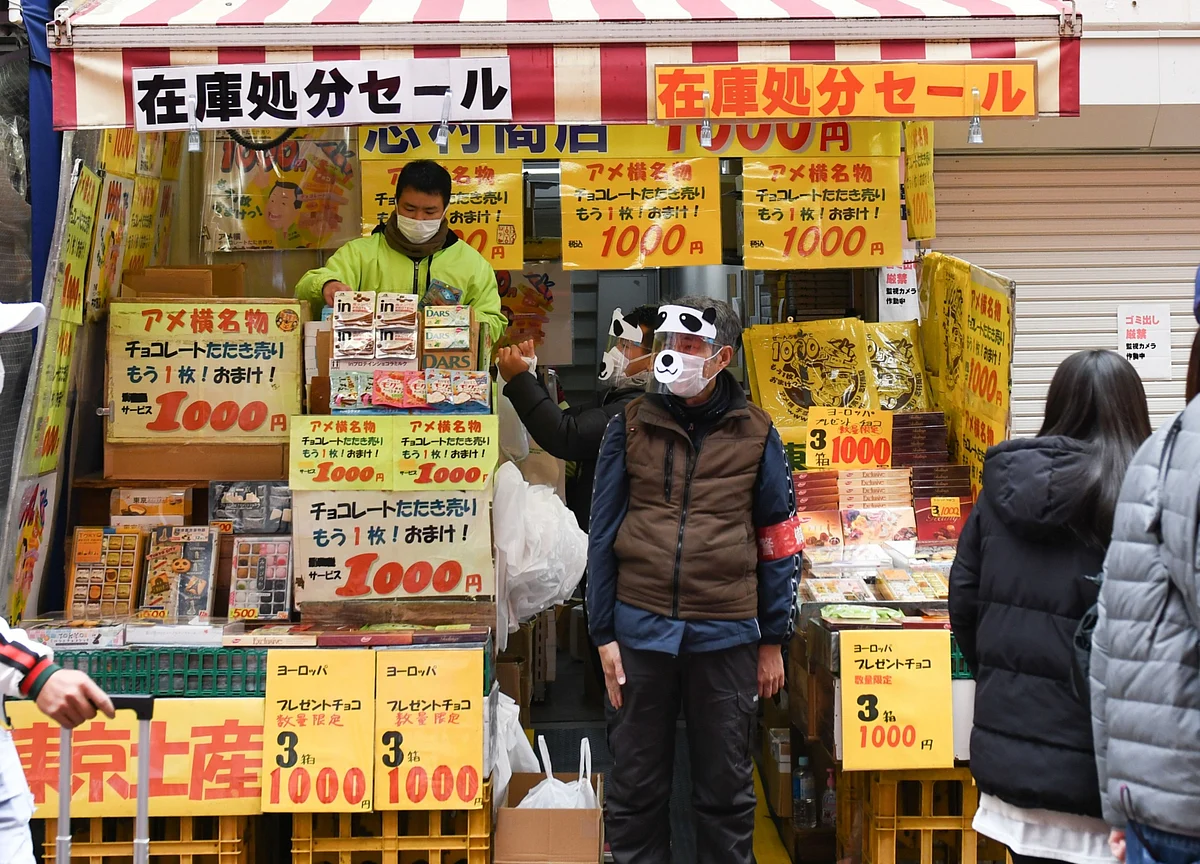 Japan Wages Down Most Since 2015 as Winter Bonuses Slide