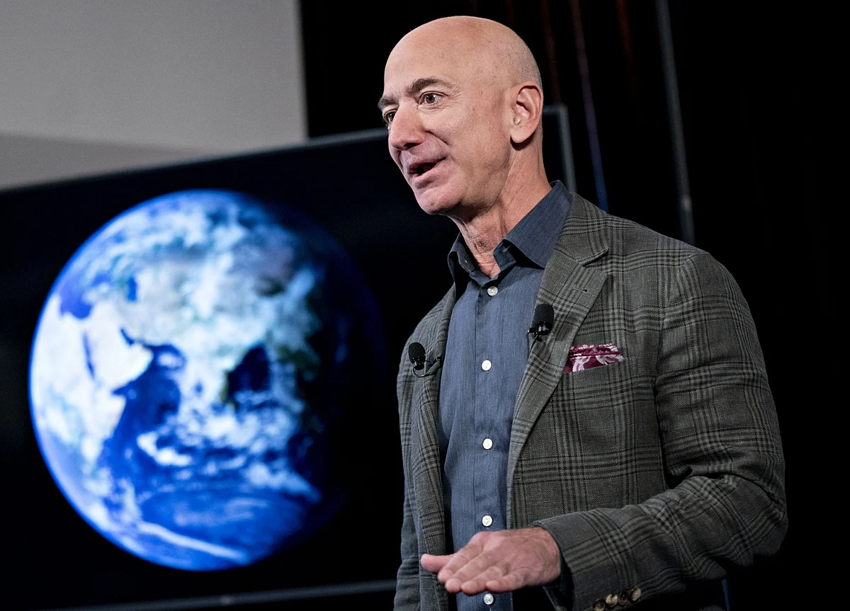 Bezos Reclaims Title of World’s Richest After Musk Slips