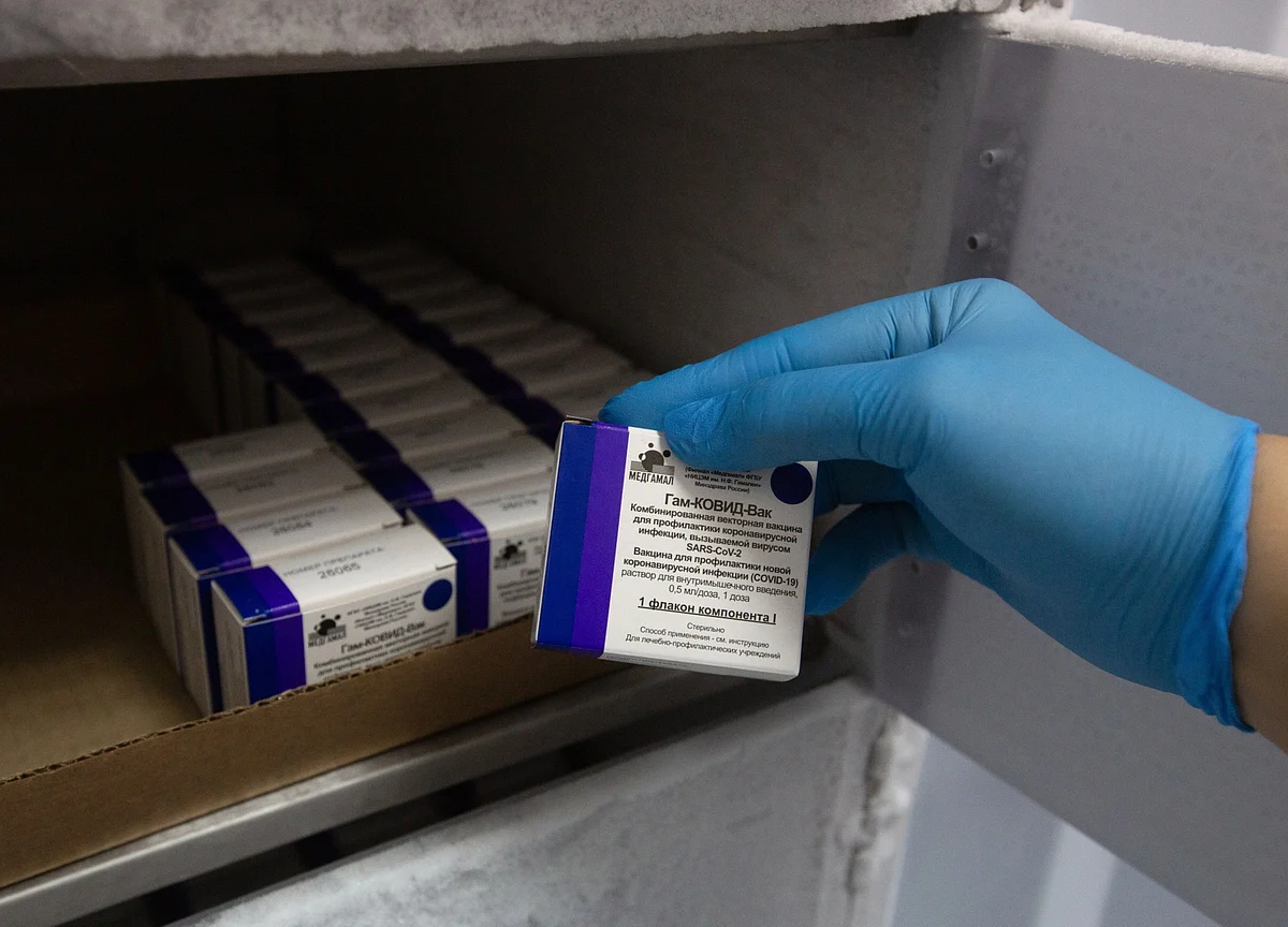 Putin’s Once-Scorned Vaccine Now Favorite in Pandemic Fight