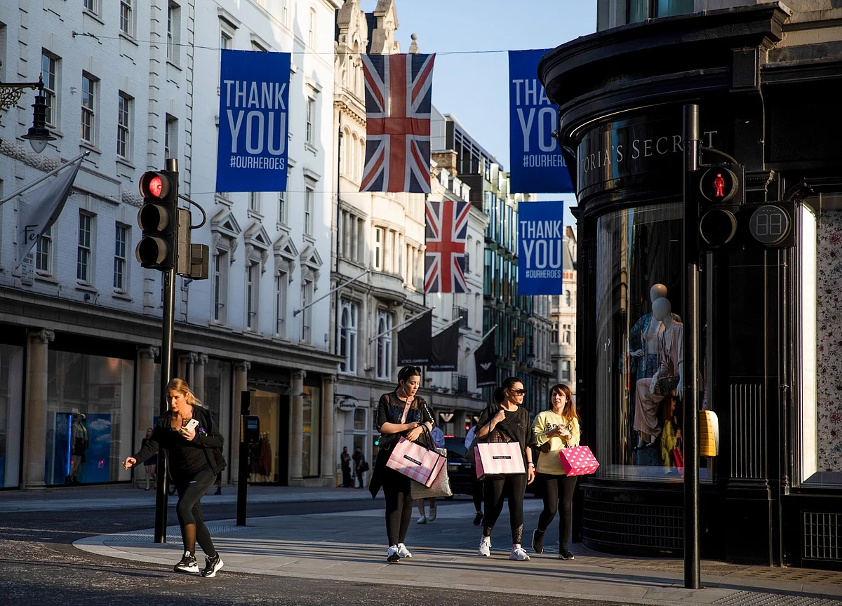 U.K. Economy Caps Worst Year Since 1709 With a Surprising Surge