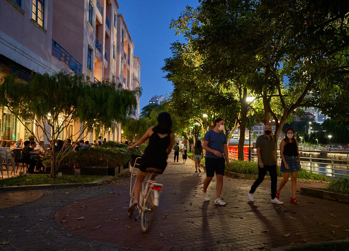 Singapore Sees Steady 2021 Rebound as More Stimulus Expected