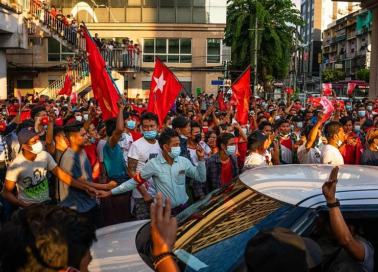 Myanmar Deaths Pile Up With Army, Protesters Not Giving Way
