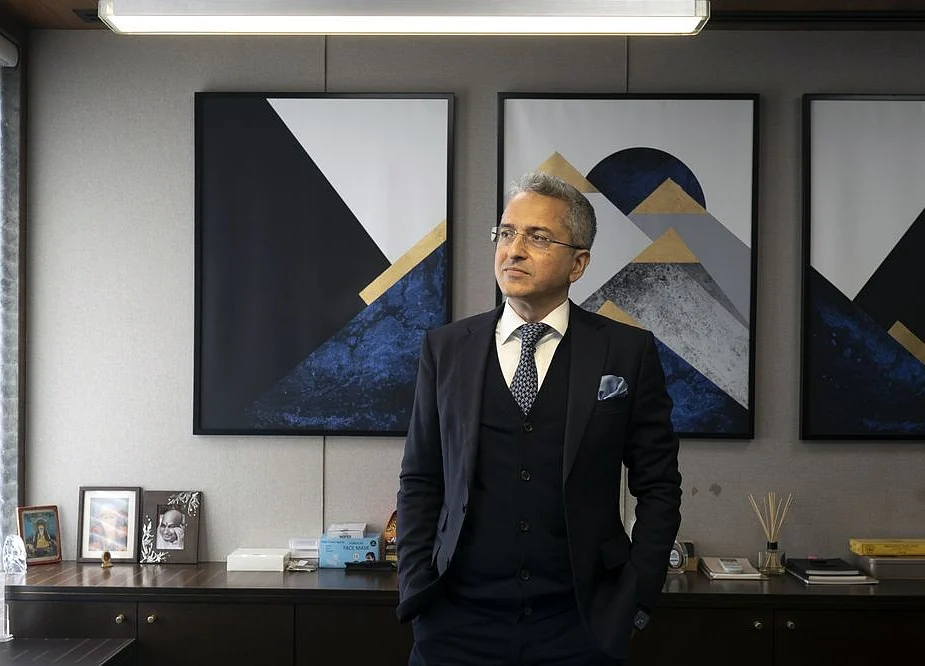 Upstart Rises 879% as Founder Bets on Making Phones in India