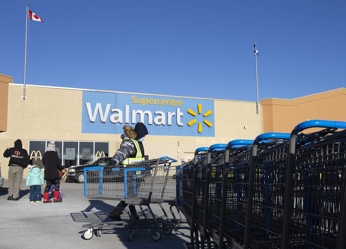 Walmart Lures Goldman Bankers in Bid to Fight Wall Street