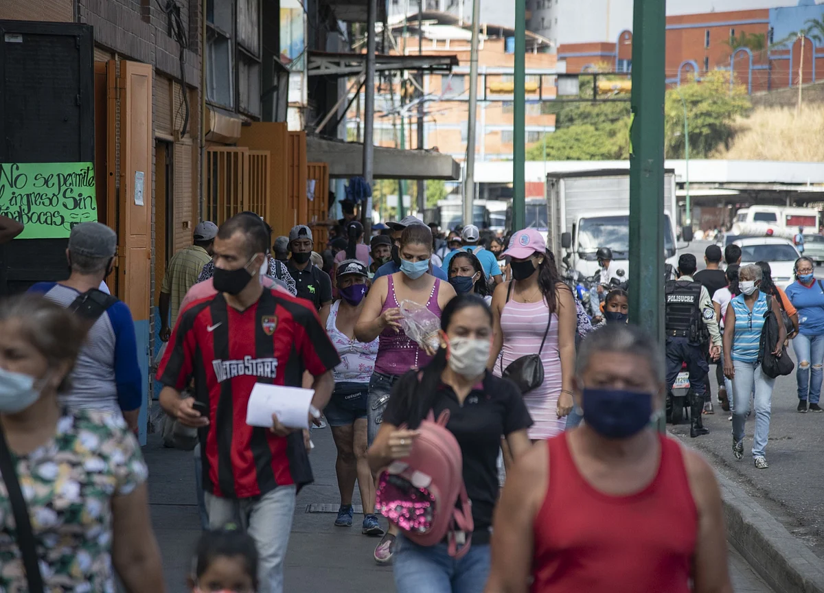 Virus Shrank Global Middle Class for First Time Since 1990s