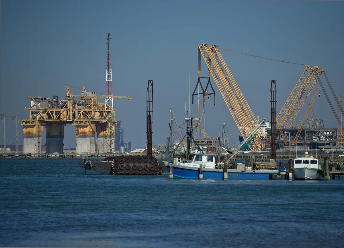 What a Long Suez Canal Closure Means for the Oil Price