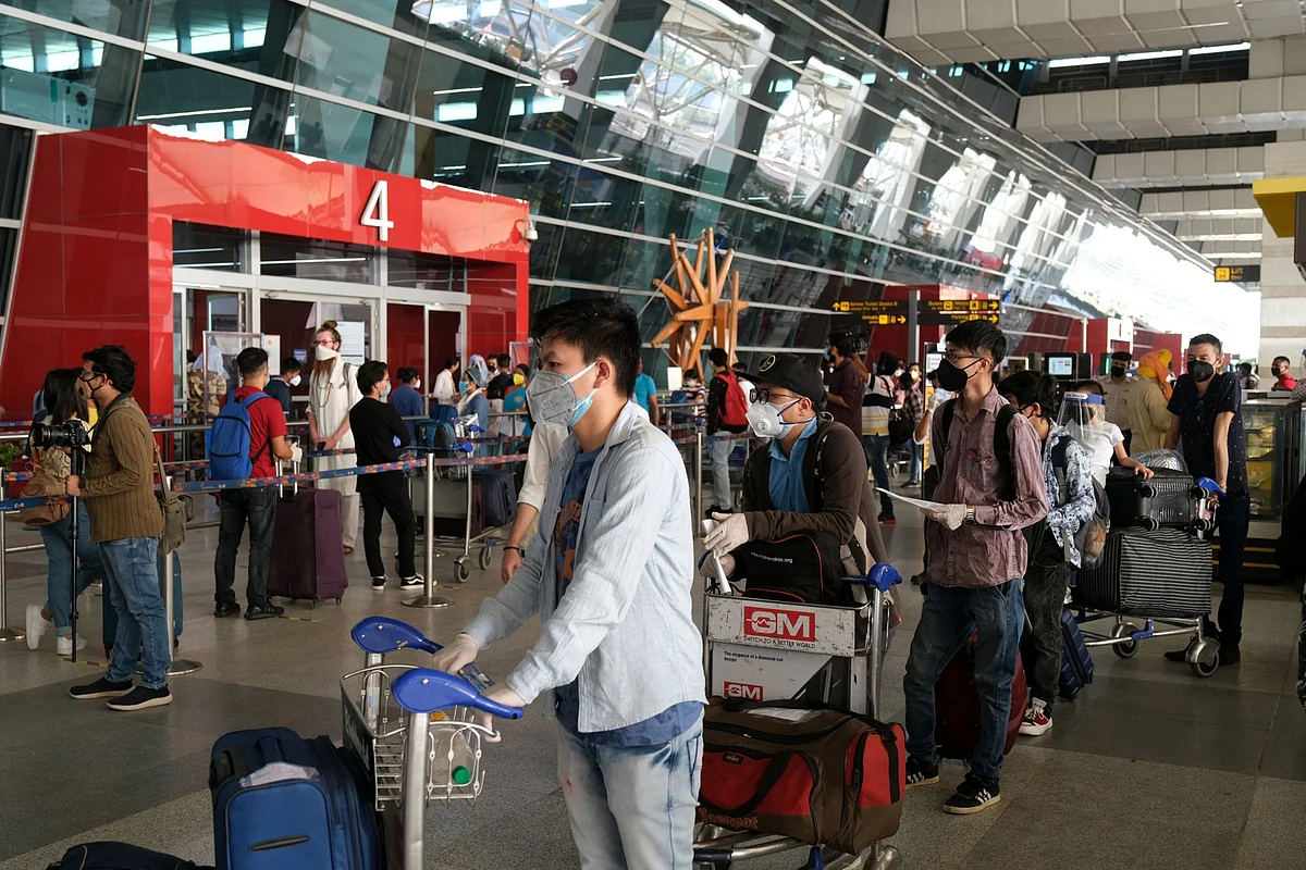 Deboard Those Not Wearing Mask ‘Properly’ After Repeated Warnings: DGCA Tells Airlines