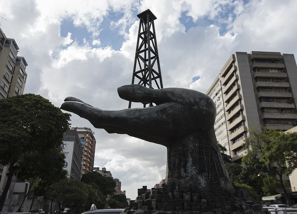 At a Hotel in Caracas, Oil Executives Weigh a Return to Venezuela