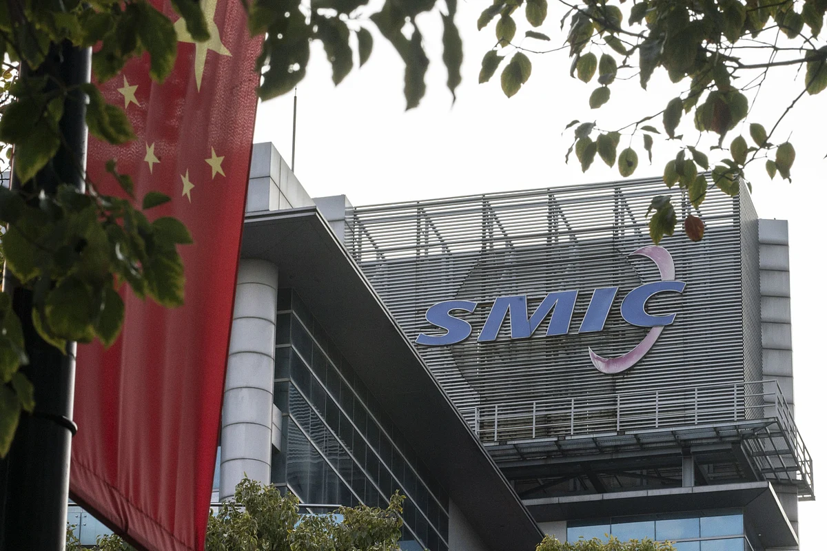 Top China Chipmaker Gets State Funds for $2.4 Billion Plant