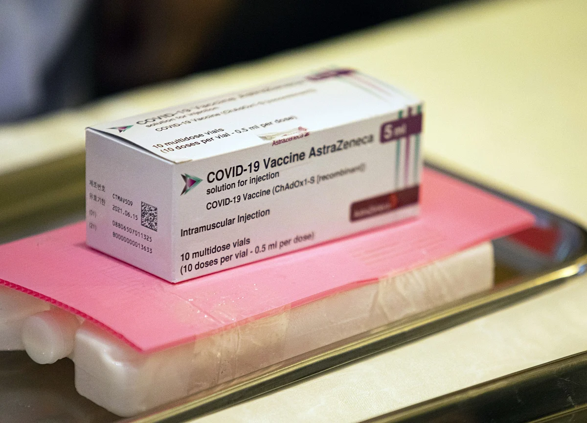 Vaccine Battle Heats Up With EU Ready to Halt U.K. Shipments