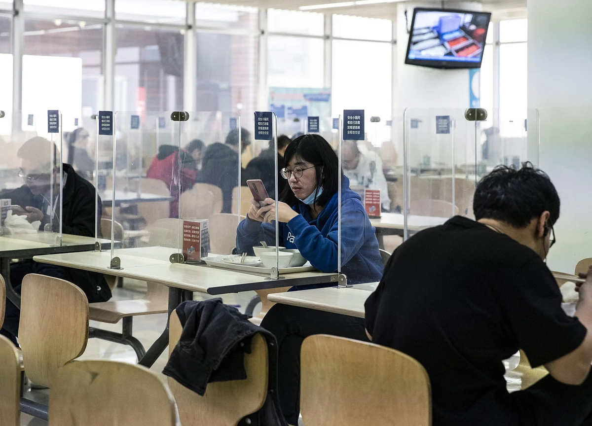 Zoom, Other WFH Tech Darlings, Risk User Exodus as the World Reopens
