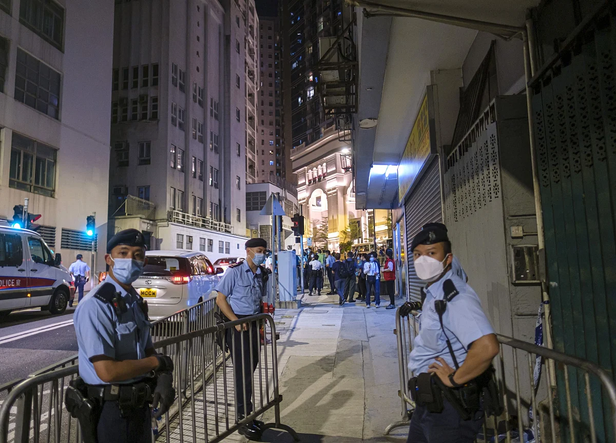 Babies Among Hundreds in Hong Kong Quarantine Amid Outbreak