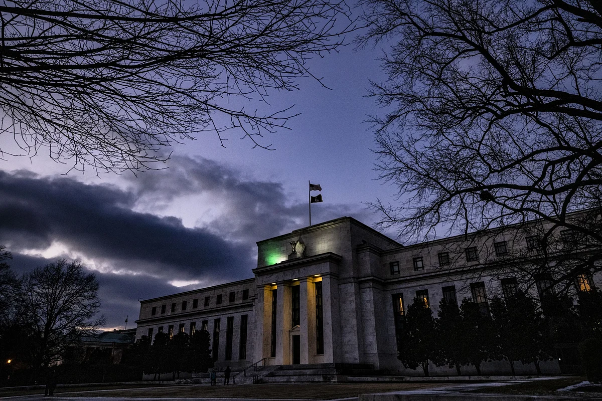 Powell Holds Dovish Line as Fed Signals Zero Rates Through 2023