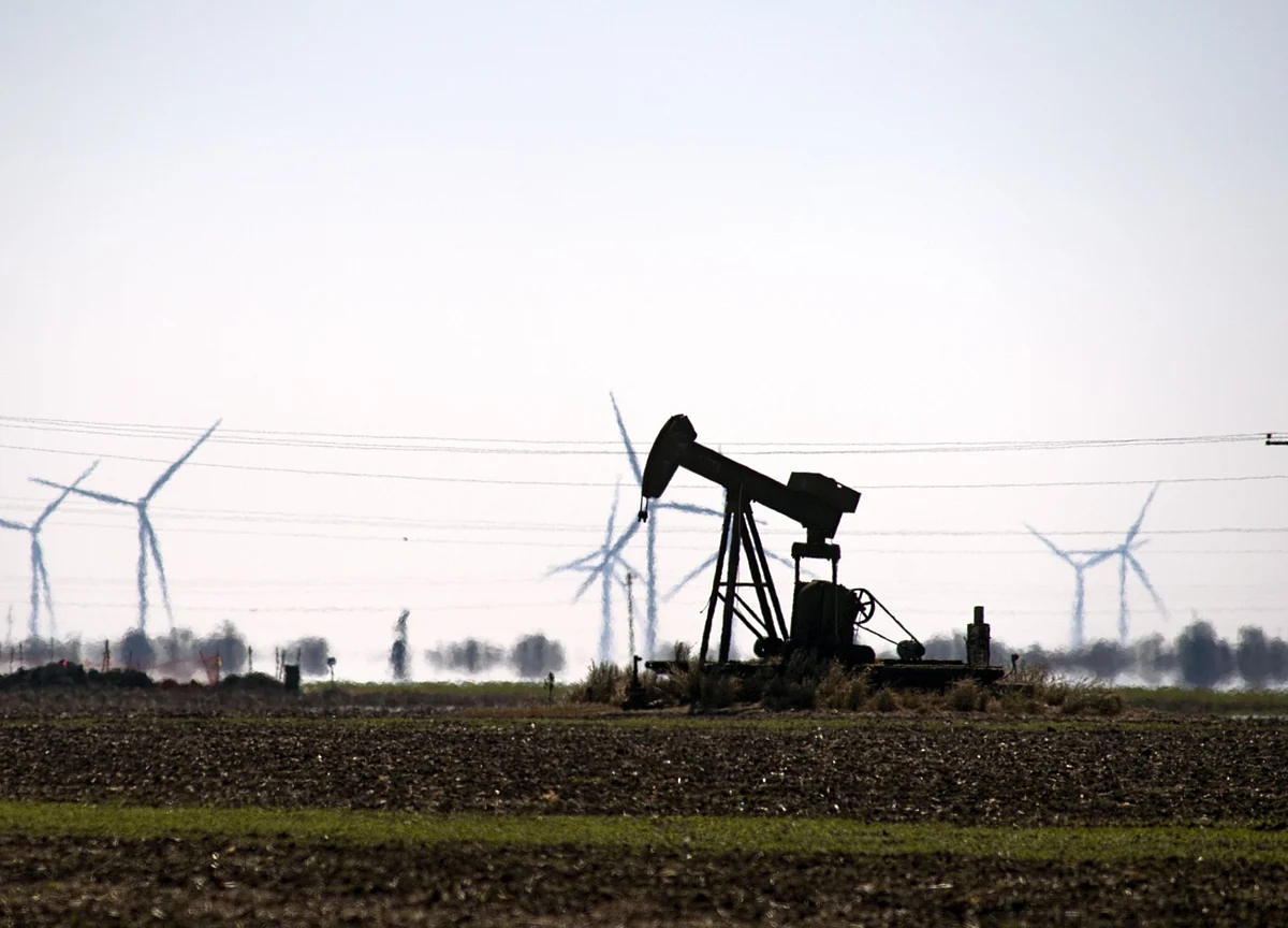 Oil Falls By Most in 6 Months as Recovery Falters