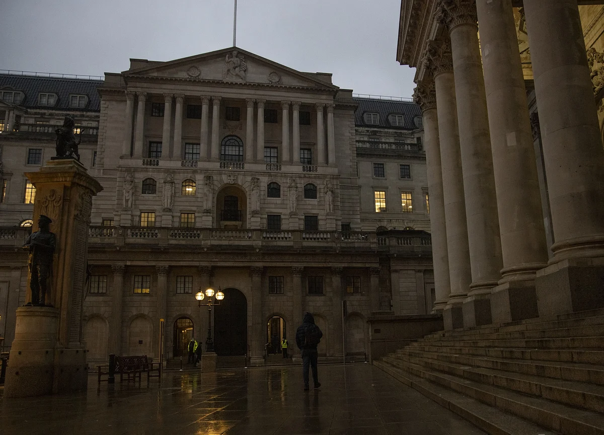 Bank of England Breaks From ECB’s Effort to Curb Market Rates