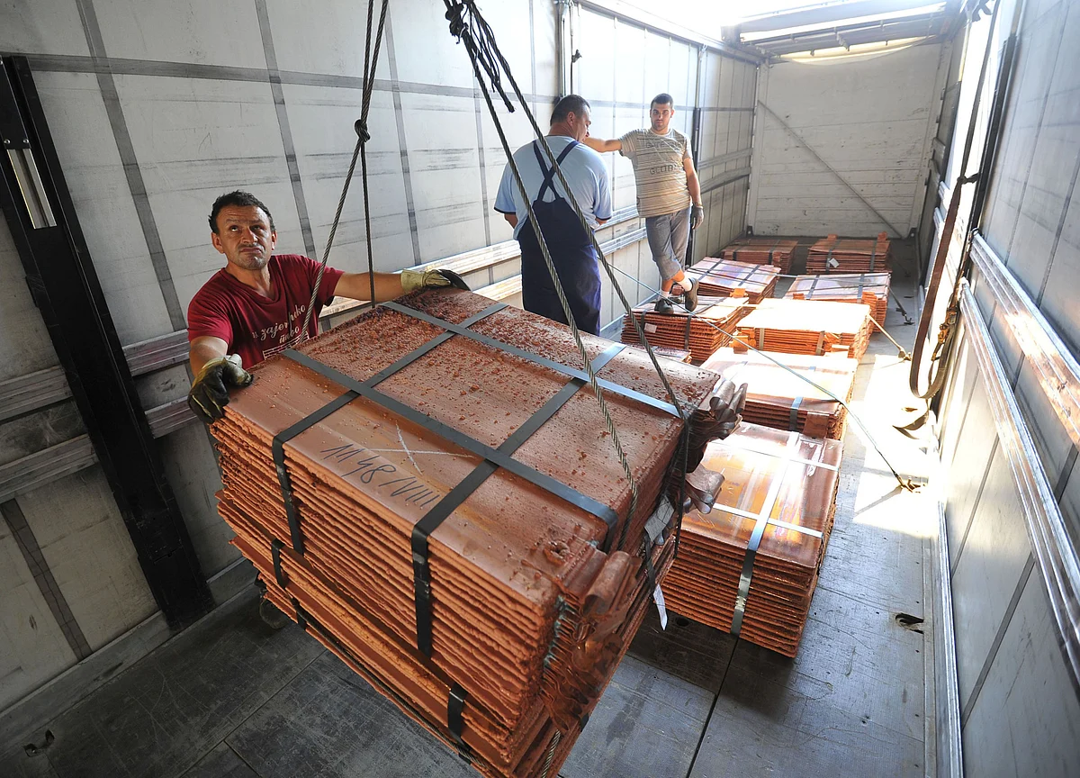 Trader Buys $36 Million of Copper and Gets Painted Rocks Instead