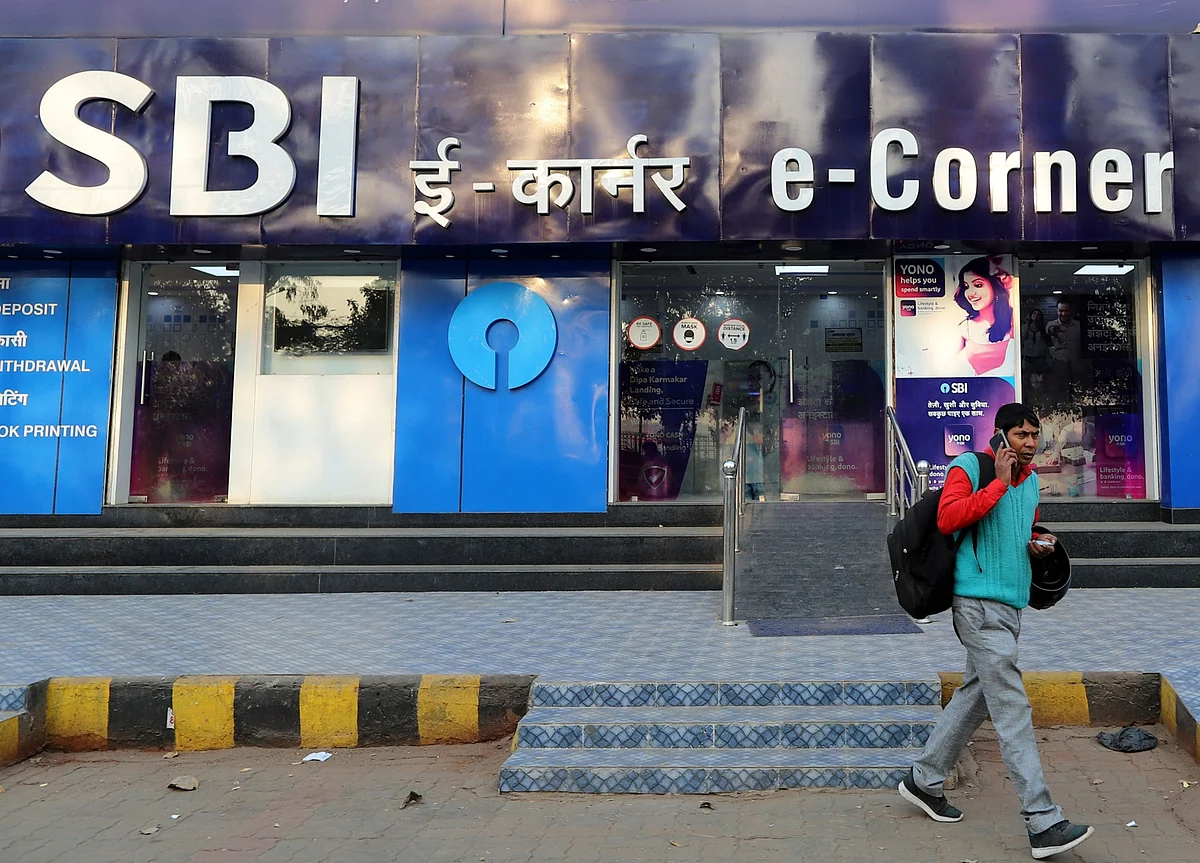 India Bad Loan Ruling Weighs as Banks Retreat Across Asia