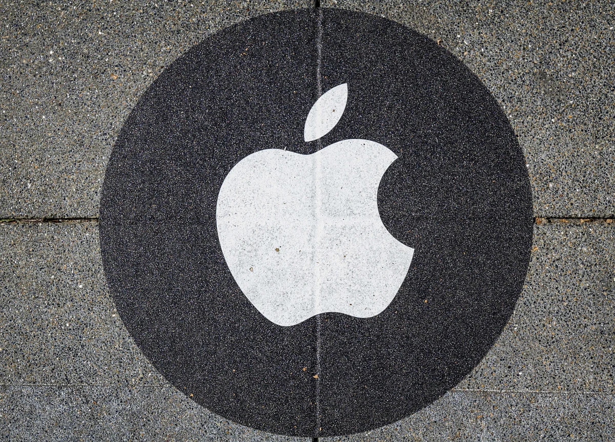 Apple Tilts to iPhone Playbook for Car as Automaker Talks Stall
